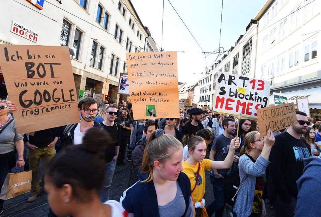 Demonstration in Freiburg gegen die geplante Urheberrechtsreform der EU  | Foto: Rita Eggstein