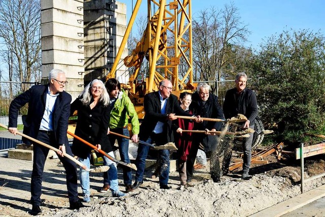 Spatenstich fr den Erweiterungsbau de...th, und Bauunternehmer Theo Hamburger.  | Foto: Kai Kricheldorff