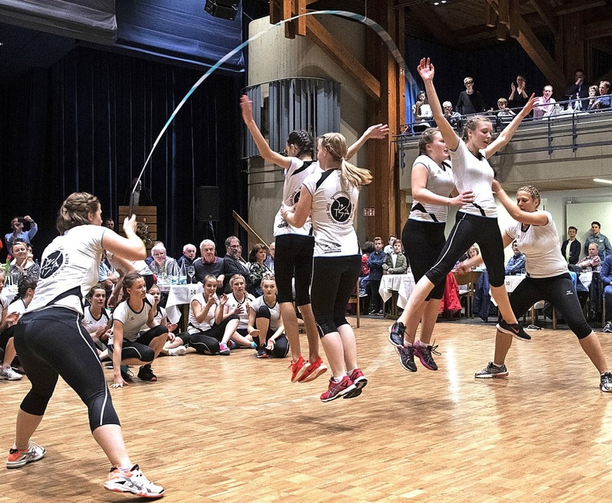 Die Rope Skipping-Gruppe der Tanzsportabteilung der Alemannia begeisterte.   | Foto: Volker Mnch