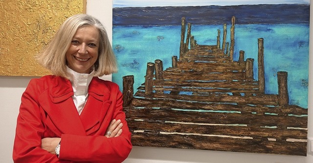 Die Malerin Marion Feldhaus neben ihre...ck&#8220;  in der  Galerie Plots Art   | Foto: Roswitha Frey