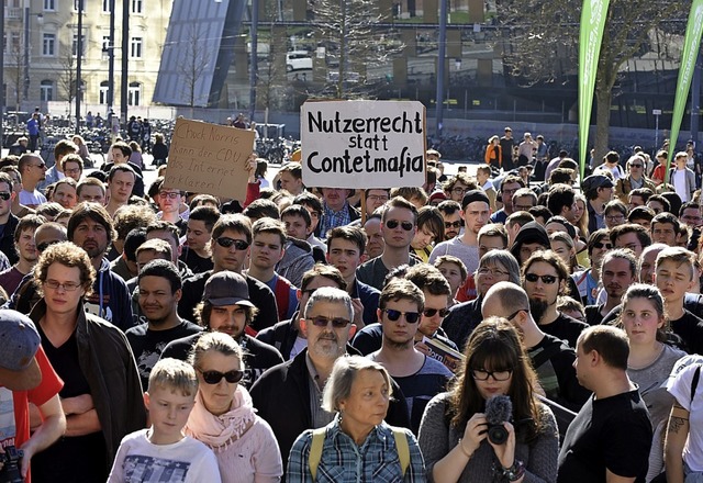 Protest auf dem Platz der alten Synagoge in Freiburg  | Foto: Rita Eggstein