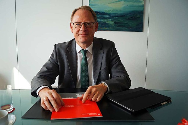 Sparkassen-Vorstandschef Helmut Becker  | Foto: Christine Storck-Haupt