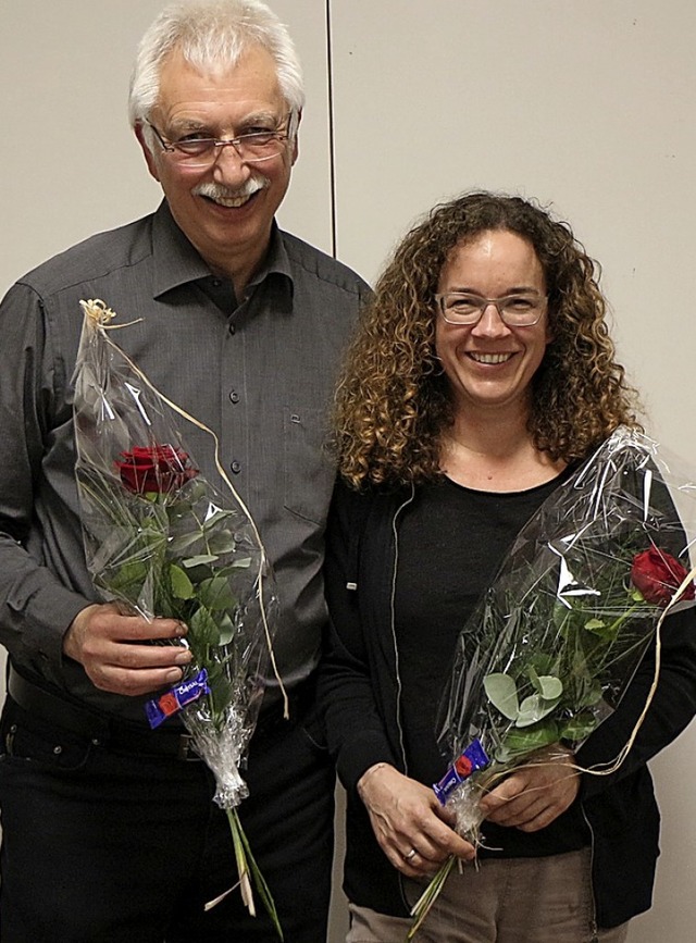 Vorsitzender Peter Vogel ehrt Anne Kindler-Stertz  fr 40 Jahre Mitgliedschaft.  | Foto: Helmut Hassler