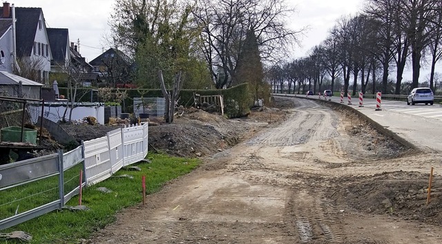 Die Anwohner in Hecklingen sind verrg...eil die Bauarbeiten nicht voran gehen.  | Foto: Ilona Hge