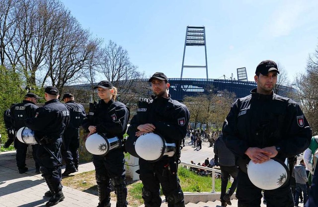 Fr den Polizeieinsatz in Bremen hatte...April 2016 gegen den Gebhrenbescheid.  | Foto: dpa