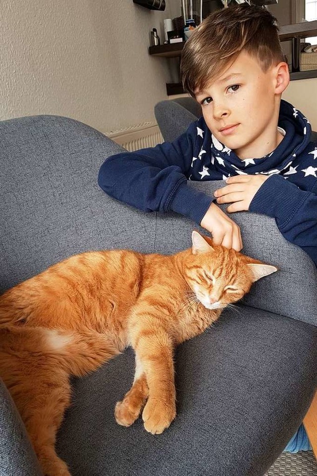 Noah Lang mit seinem Kater Lui  | Foto: privat