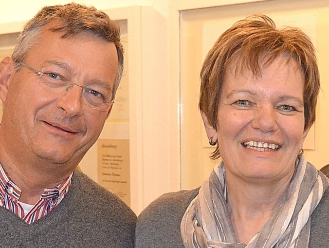 Bertold Schmidt und Karin Faschian ehrte sind vielfache Blutspender.   | Foto: Sebastian Barthmes