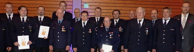 Viele Ehrungen hat es bei der Feuerweh... Brgermeister Jochen Fischer.          | Foto: Dieter Fink /Wolfgang Knstle