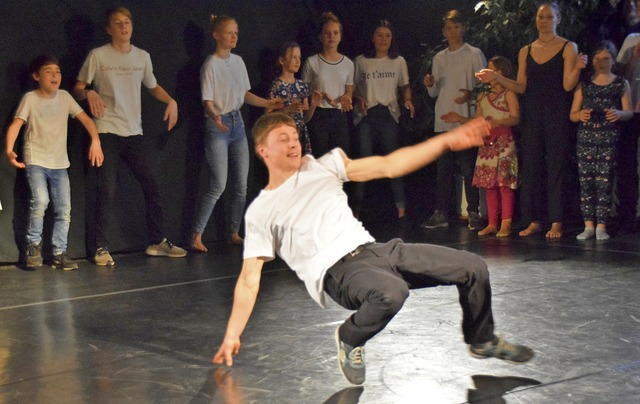 Mit coolen Choreographien wurde das Ju...ugend Pro Arte in Merzhausen gefeiert.  | Foto: Sarah Nltner