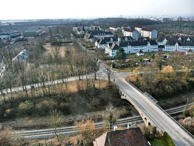 Die Gterstraenbrcke (rechts) muss n...fsbrcke entstehen (Archivbild, 2011).  | Foto: Reinhold Utke