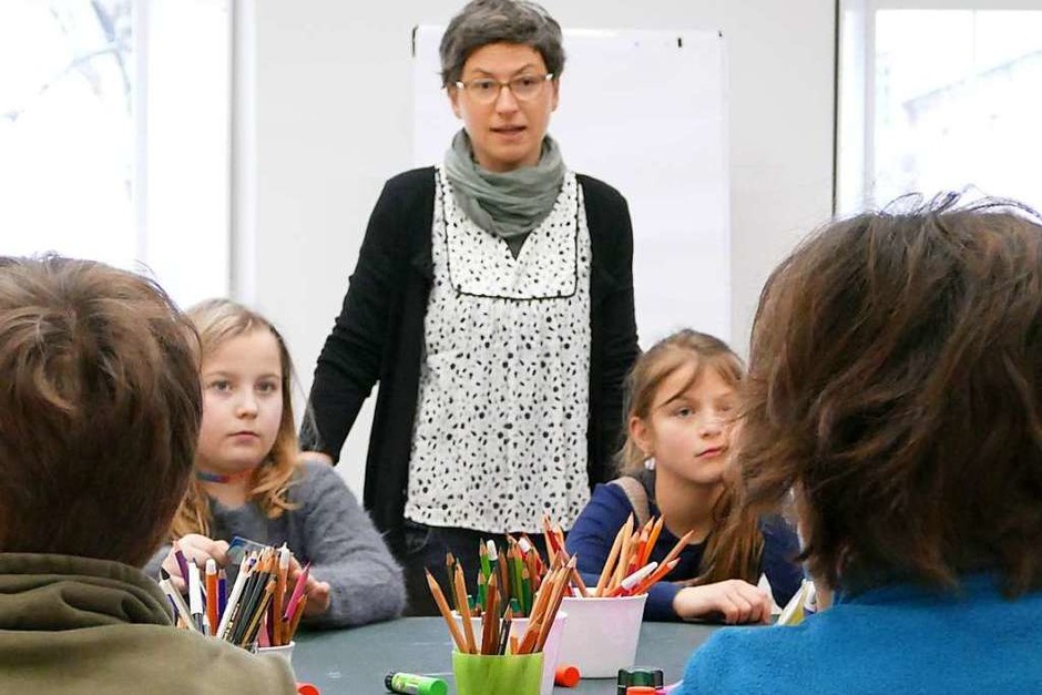 Birgit Güde vom Literaturhaus begrüßte die Zisch-Reporter aus Staufen. (Foto: Sonja Zellmann) Birgit Güde vom Literaturhaus begrüßte die Zisch-Reporter aus Staufen. (Foto: Sonja Zellmann)