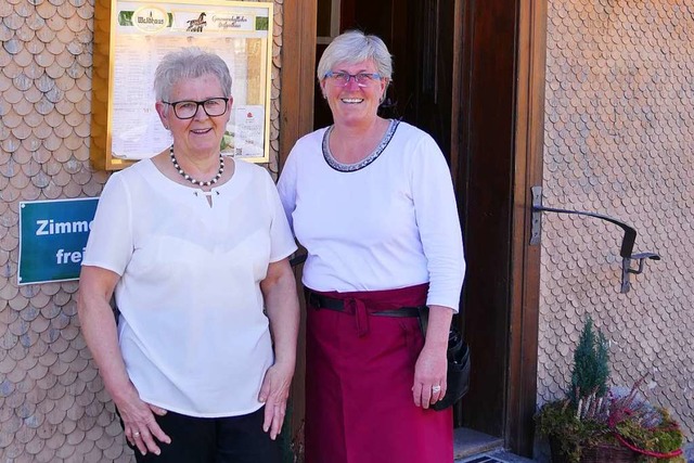 Ingrid Oberle (links) wohnt im Haus di...Gasthaus Rssle an der L149 miterlebt.  | Foto: sattelberger