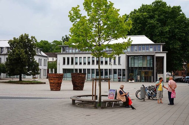 Der Rathausplatz bietet ein tristes Bi...s Jugendgemeinderates gendert werden.  | Foto: Klaus Schweizer