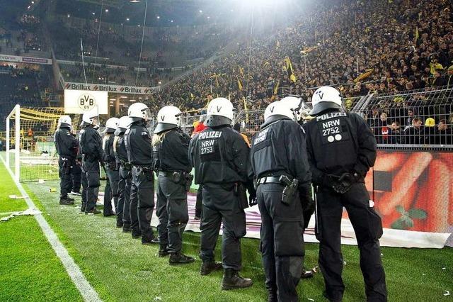 Warum braucht es beim Fuball so viel Polizei?