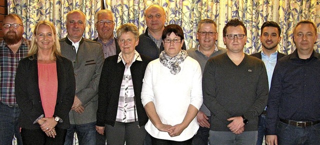 Mit diesem Kandidaten-Team (und drei w...rtal in die  Gemeinderatswahl ziehen.   | Foto: Manfred Lange