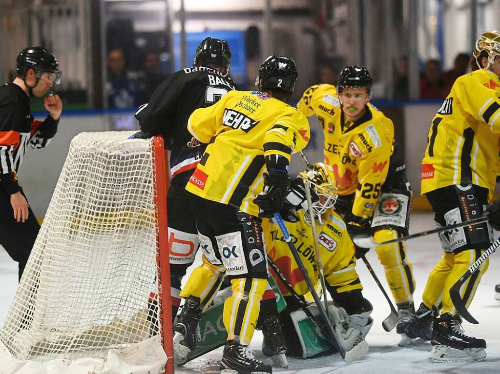 Der harte Kampf zwischen den beiden Teams dauert insgesamt 108 Minuten – es ist das lngste Spiel der Freiburger Vereinsgeschichte.