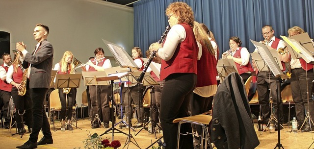 Das Orchester des Musikvereins Edelwei wurde geleitet von  Andreas Kramer.  | Foto: Rolf Rhein