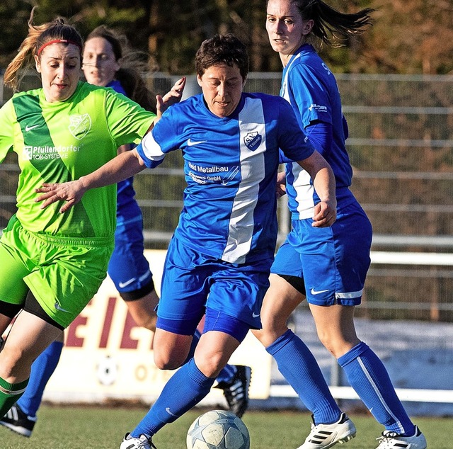 Was die Titiseer Fuballerinnen auch a...ningen wollte ihnen nichts gelingen.   | Foto: Wolfgang Scheu