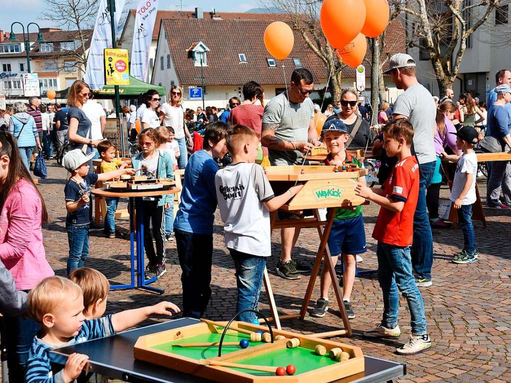 Geschicklichkeitsspiele auf dem Sonne-Platz.