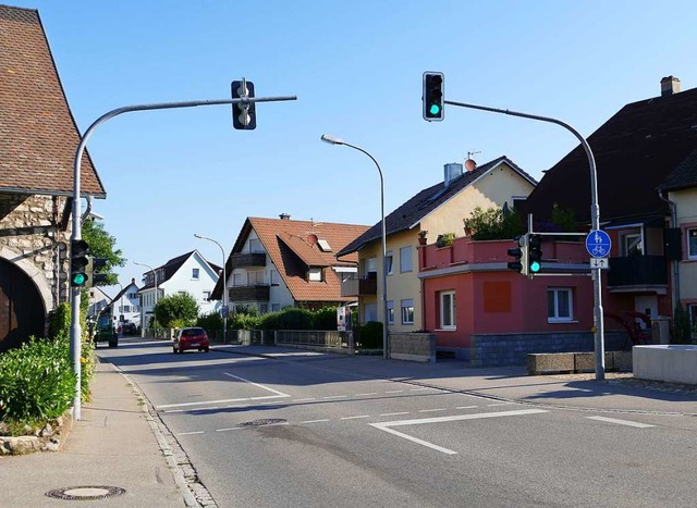 Die B 3 durch Eimeldingen wird auf Hh...d der Osterferien halbseitig gesperrt.  | Foto: Victoria Langelott