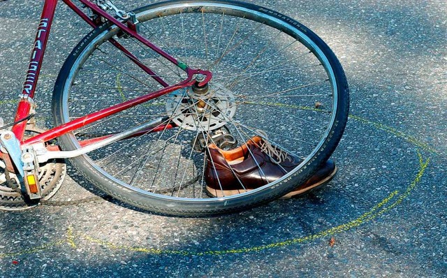 Ein Fahrradfahrer geriet in Lrrach ei...ang hinunter und strzte (Symbolbild).  | Foto: Ingo Schneider