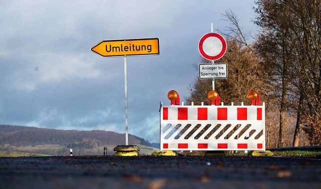 Die Kreisstrae zwischen Schopfheim un...itig voll gesperrt werden (Symbolbild)  | Foto: dpa