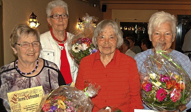Seit vielen Jahren aktiv: Helga Weber,...ede Maier und Doris Gallep (von links)  | Foto: Christian Ringwald