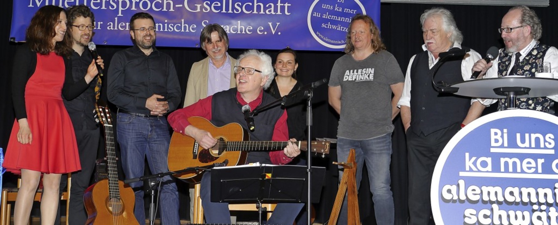 Isabelle Grussenmeyer mit Mann Thomas,...Hack (von links) bei der Mundart-Nacht  | Foto: Christel Hülter-Hassler