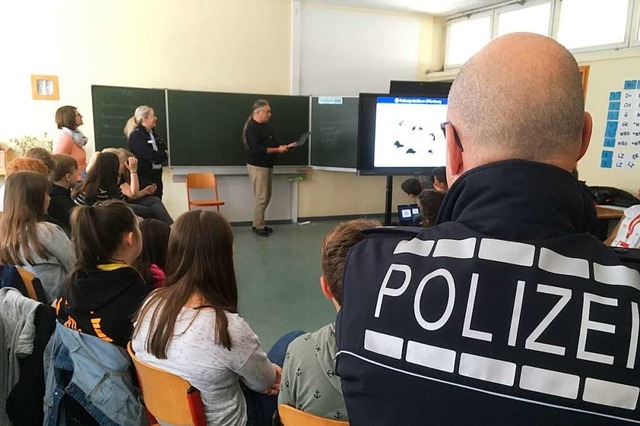 Die Polizei informierte die Friesenhei... und welche Strafen im Zweifel drohen.  | Foto: Bastian Bernhardt