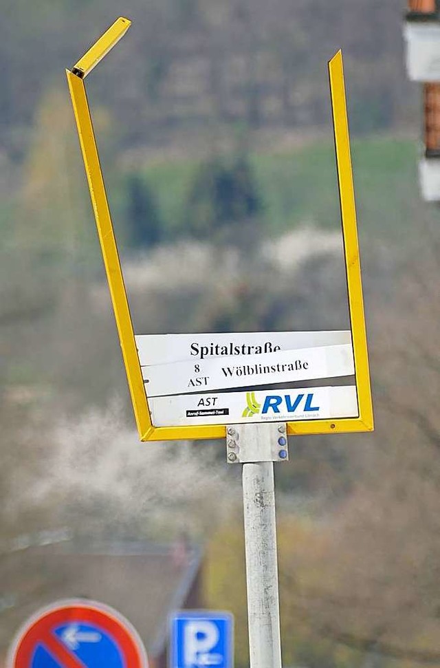 Dieses Schild an der provisorischen Bu...t den Vorstellungen vom neuen Komfort.  | Foto: Peter Gerigk