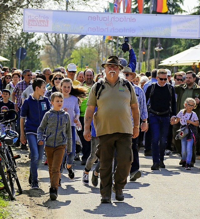 Hunderte haben sich am Samstag  bei de...ch helfen&#8220; auf den Weg gemacht.   | Foto: Sandra Decoux-Kone