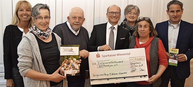 Freudige Gesichter bei der Spendenber...iger und Brgermeister Dirk Harscher.   | Foto: Privat