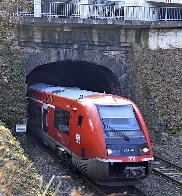 Fr die Anpassung der Bahnbrcke Brunn...ibt es verschiedene Planungsvarianten.  | Foto: Dietsche