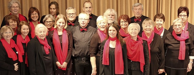 Der Gesangverein Eintracht Wittlingen im Jahr 2019 mit Gastsngerinnen   | Foto: Daniel Eckerlin/Privat