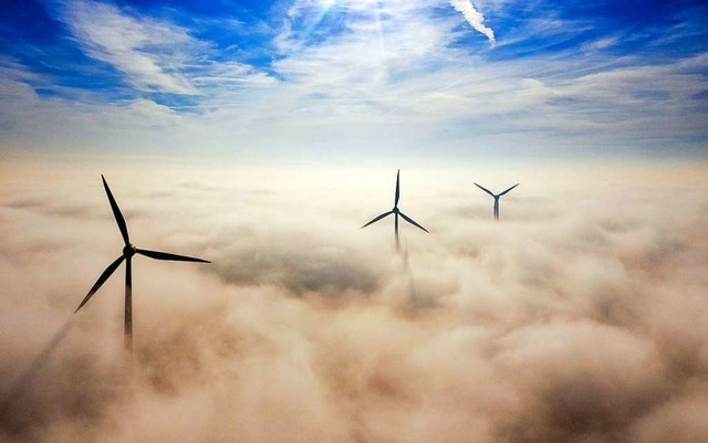 Die Stromproduktion aus erneuerbaren Q... wie der Windkraft ist 2018 gewachsen.  | Foto: dpa