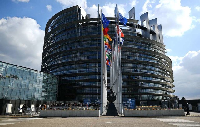Mit Lcken und Lchern in der Fassade ...auch ein Symbol der unvollendeten EU.   | Foto: Patrick Seeger