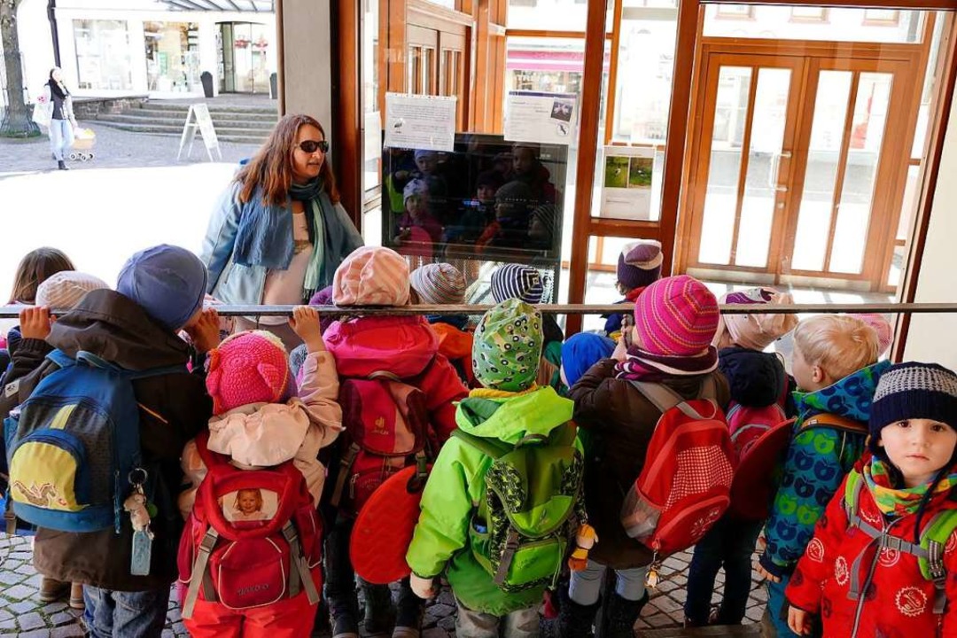 Der Kindergarten Don Bosco informierte... live ber das Geschehen oben im Nest.  | Foto: Markus Donner