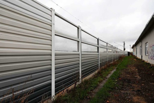 So wie die Lrmschutzwand in Niedersch... Wand in Friesenheim knftig aussehen.  | Foto: Christoph Breithaupt