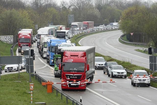 Tankwagen-Unfall im Schützenalleetunnel löst Verkehrschaos aus
