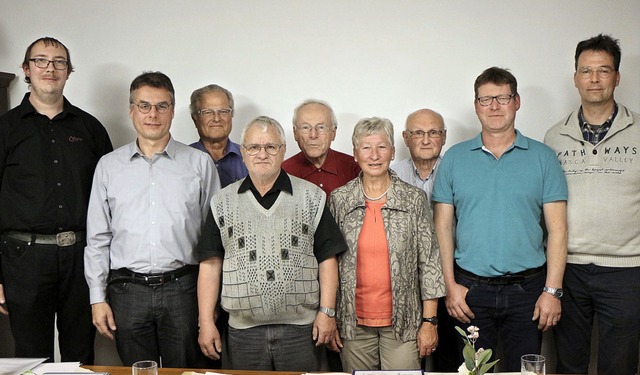 Der neugewhlte Vorstand, rechts der neue Vorsitzende Stefan Mder  | Foto: Helmut Hassler