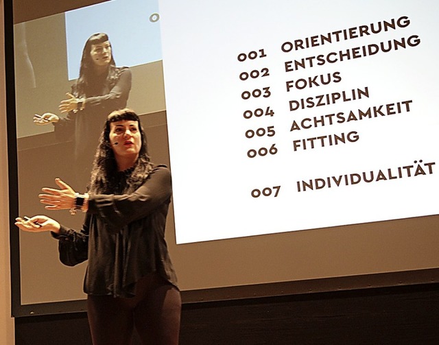 Suzanne Grieger-Langer bei ihrem Vortrag in der Steinhalle  | Foto: Dagmar Barber