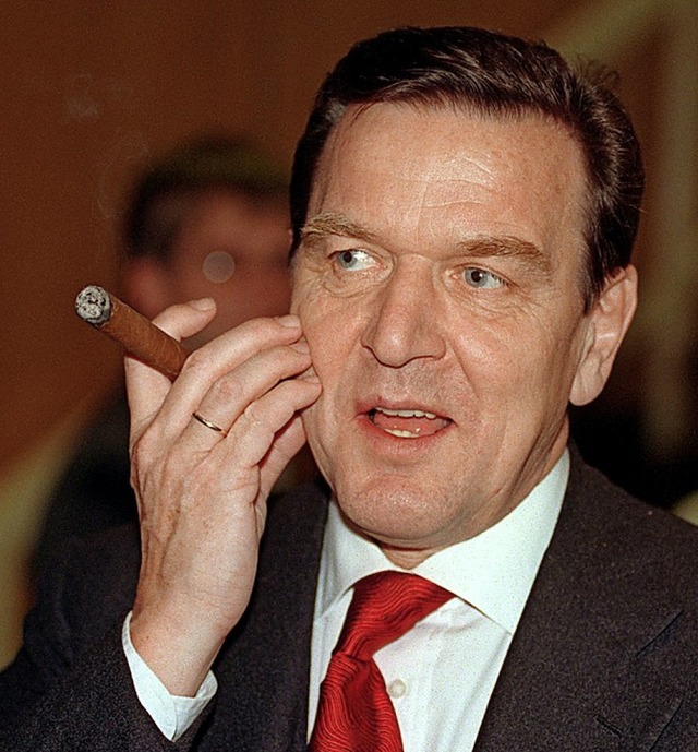 Gerhard Schrder im Jahr 1998: Damals wurde er Kanzler.   | Foto: DPA