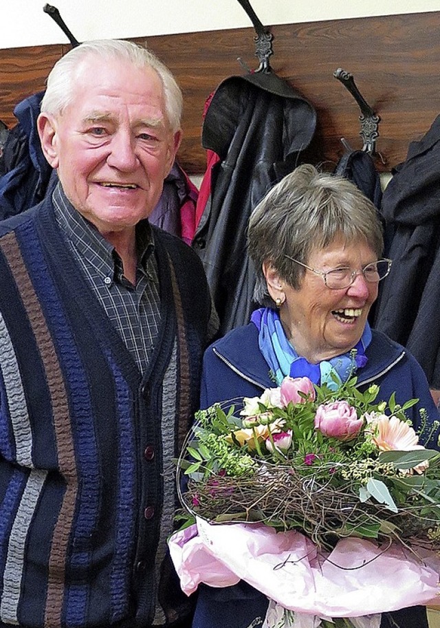 Gerhard Treffeisen wurde nach 30 Jahre...schiedet. Seine Frau  erhielt  Blumen.  | Foto: Lothar Fritsch
