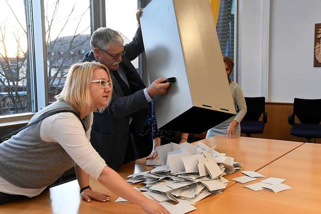 Richtig gezhlt hatten die Wahlhelfer im Wahlbezirk zwei, dem Rathaus Dottingen.  | Foto: Volker Mnch