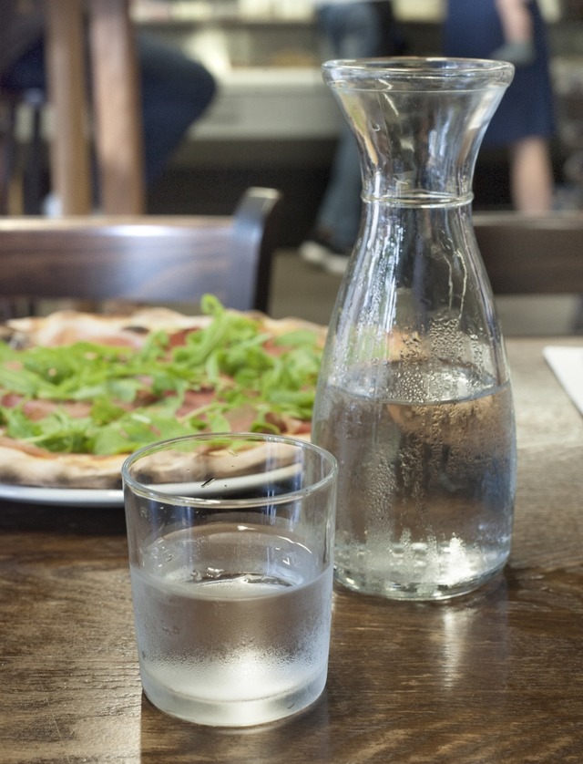 Manche Freiburger Wirte sind grozgig...zum teuren &#8222;Tafelwasser&#8220;.   | Foto:  sel