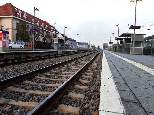 Der Bahnhof Wyhlen gilt zwar als barri...s er fr die Elektrifizierung dennoch.  | Foto: Verena Pichler