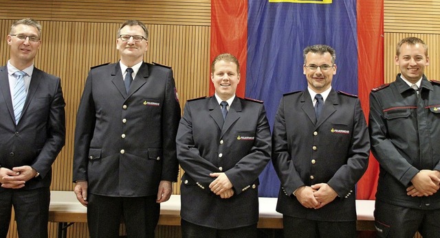Wahlen bei der Feuerwehr:  Brgermeist...rde Michael Zolg gewhlt (von links).   | Foto: Wrth