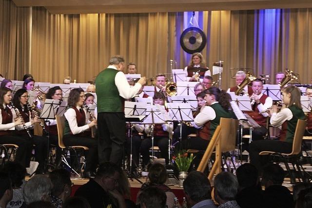 Musikverein Willaringen spielt 