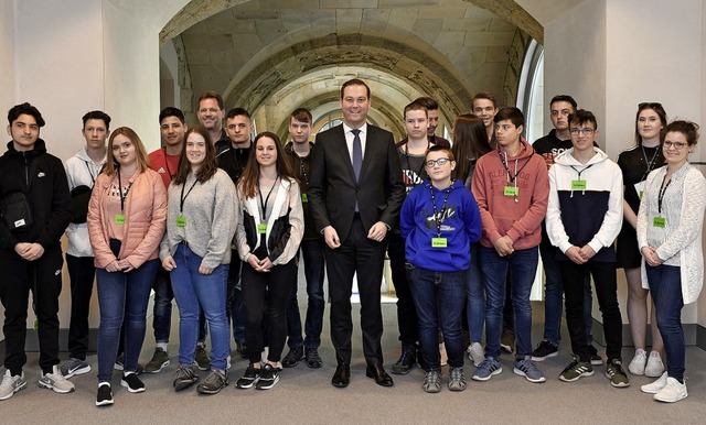 Ein Schlergruppe der Schlchttalschul...eten Felix Schreiner (CDU) empfangen.   | Foto: Inga Haar