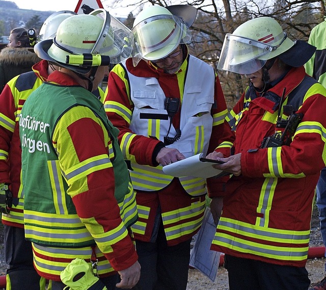 Die Wehrmnner der Freiwilligen Feuerw...ng der Nachbarschaftshilfe in Riehen.   | Foto: Paul Schleer